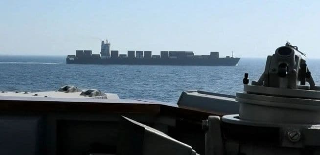 Ketegangan Memuncak: Kapal Kargo Iran 'Touska' Disita AS di Selat Hormuz, Teheran Siapkan Serangan Balasan